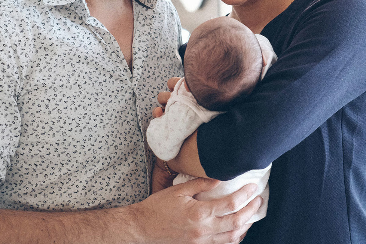 Mon Bebe A La Tete Plate Que Faire Solution A La Plagiocephalie De Bebe Traitement Kine Casque