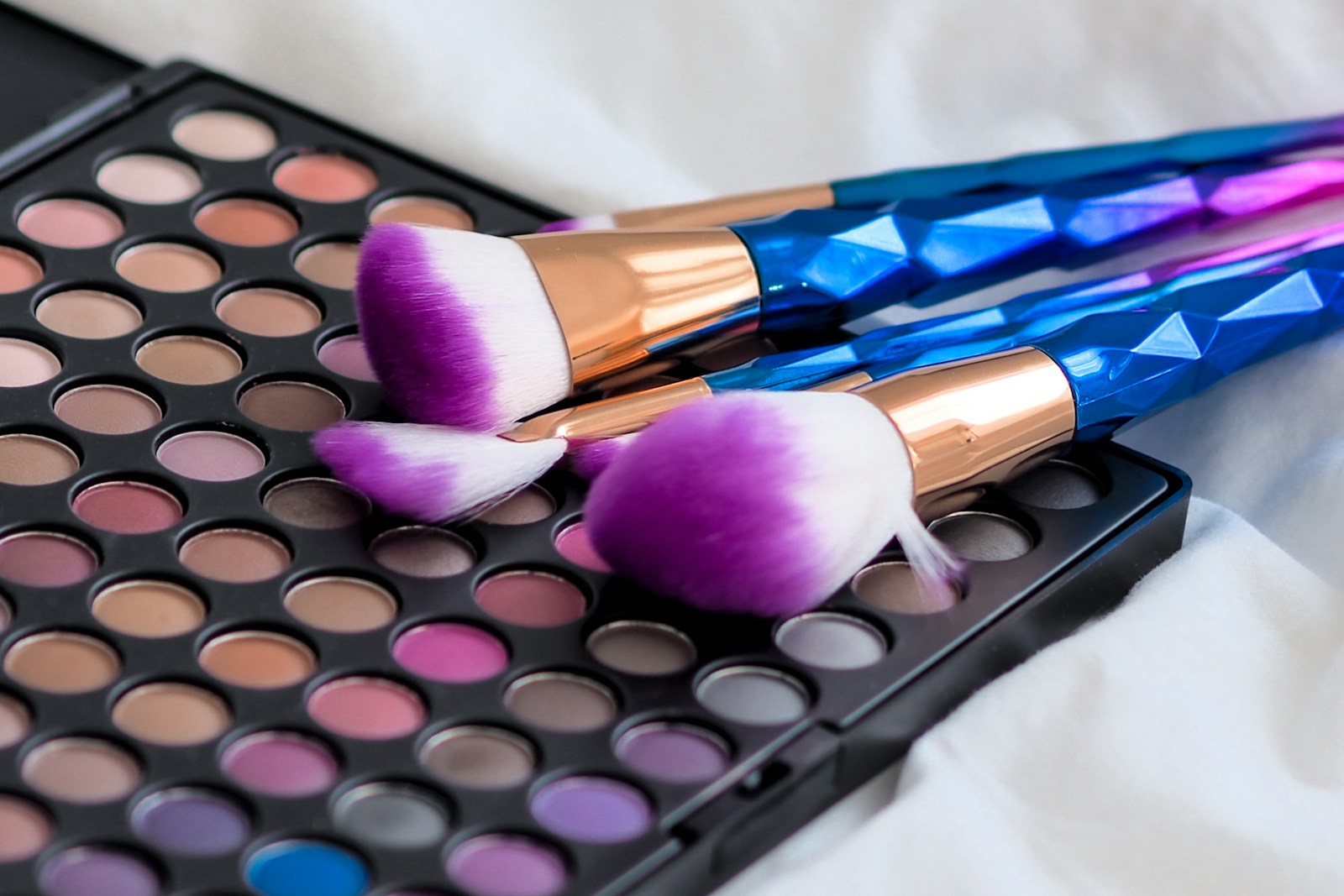 Comment nettoyer les pinceaux à maquillage correctement ?