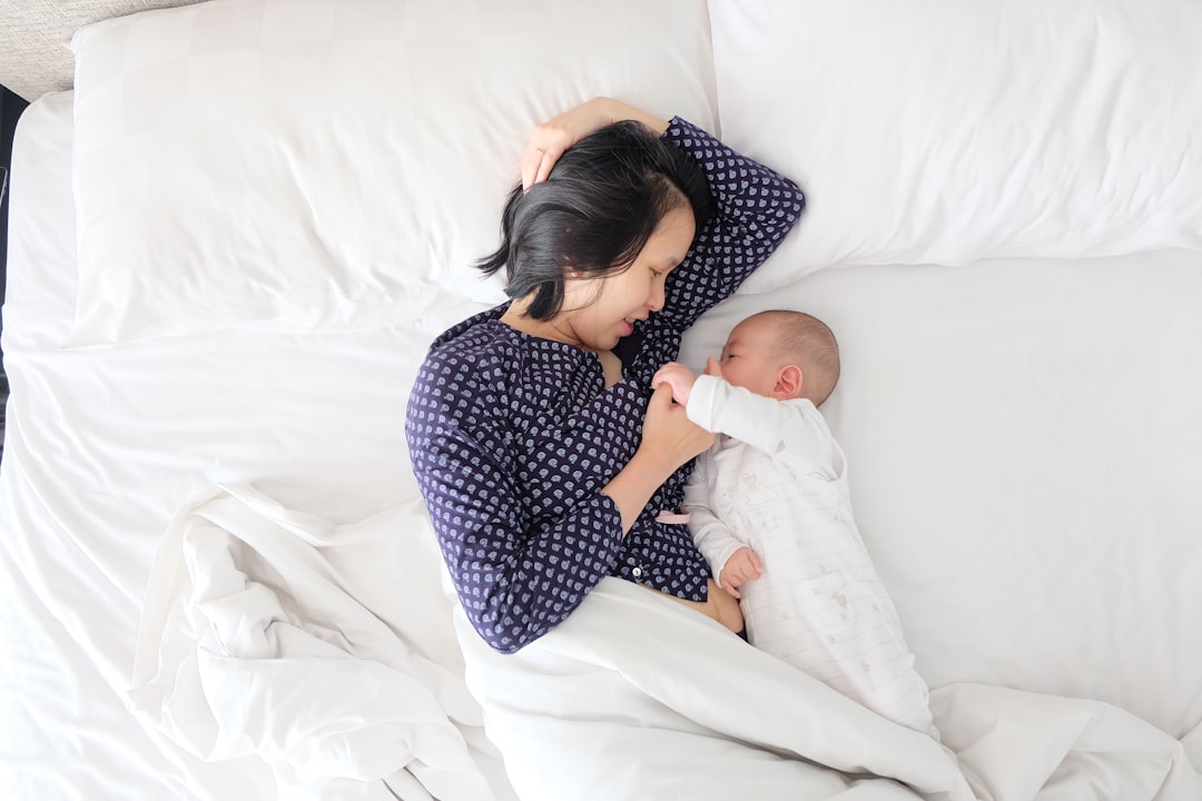 Comment voyager avec un bébé : astuces pour un trajet serein et sans stress