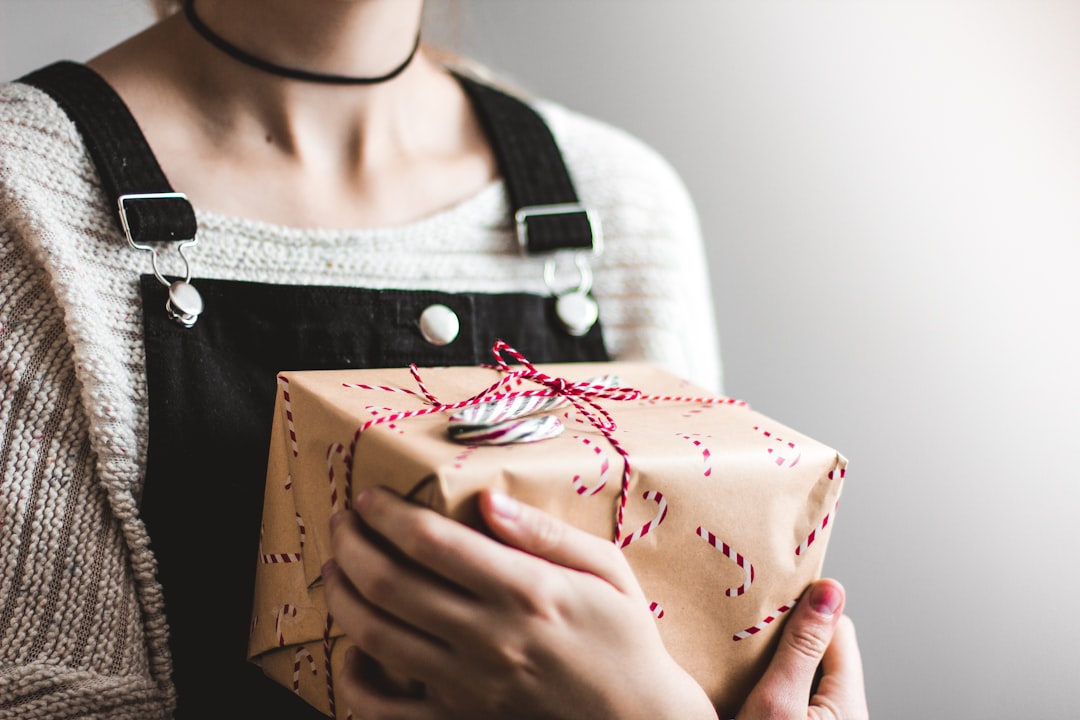 Quel montant pour un chèque cadeau de Noël : conseils pour bien choisir